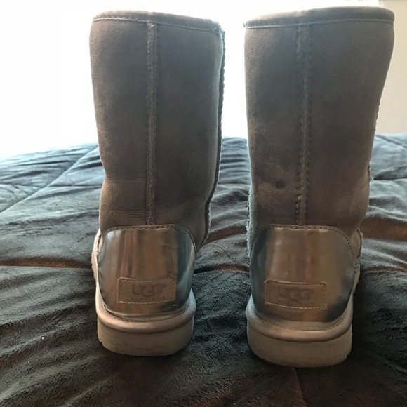 Uggs - light gray classic short.